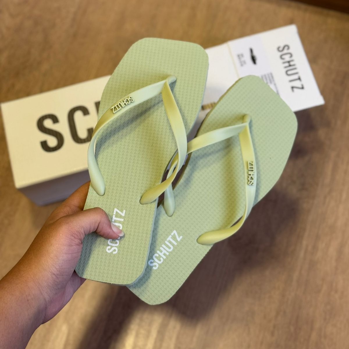 Chinelo de Dedo Schutz