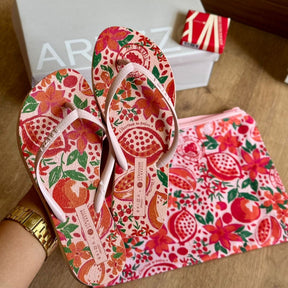 Chinelo de Dedo Arezzo + Sabonete e Necessaire Colab Loccitane