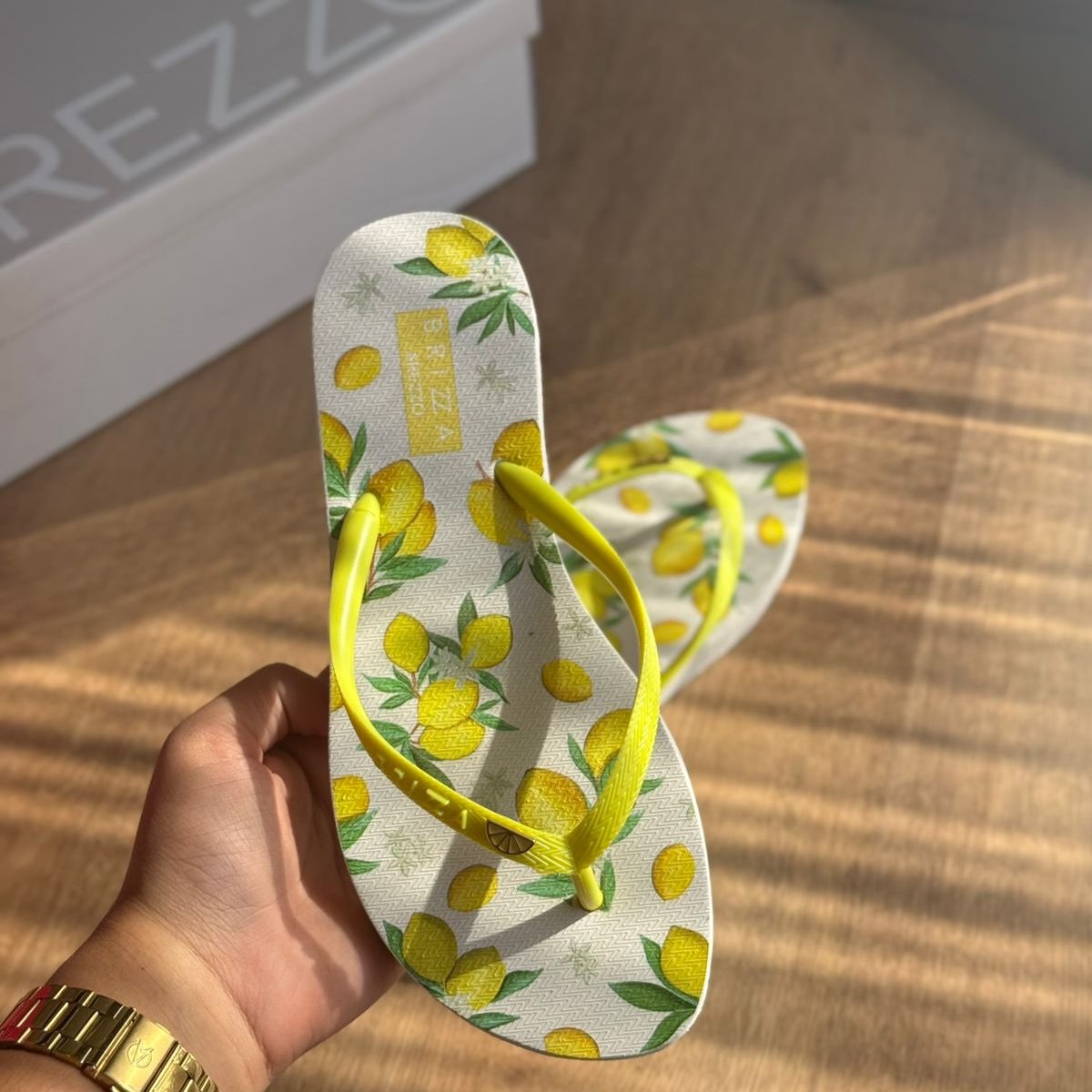 Chinelo de Dedo Arezzo Estampado