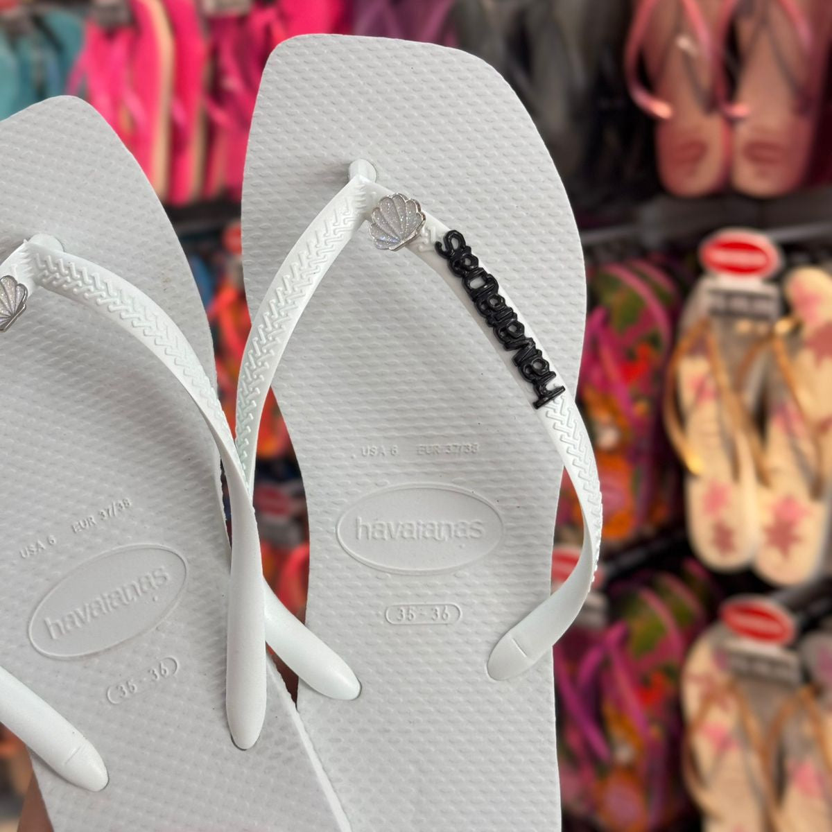 Havaianas Slim Square + Placa Logo + Pin Concha