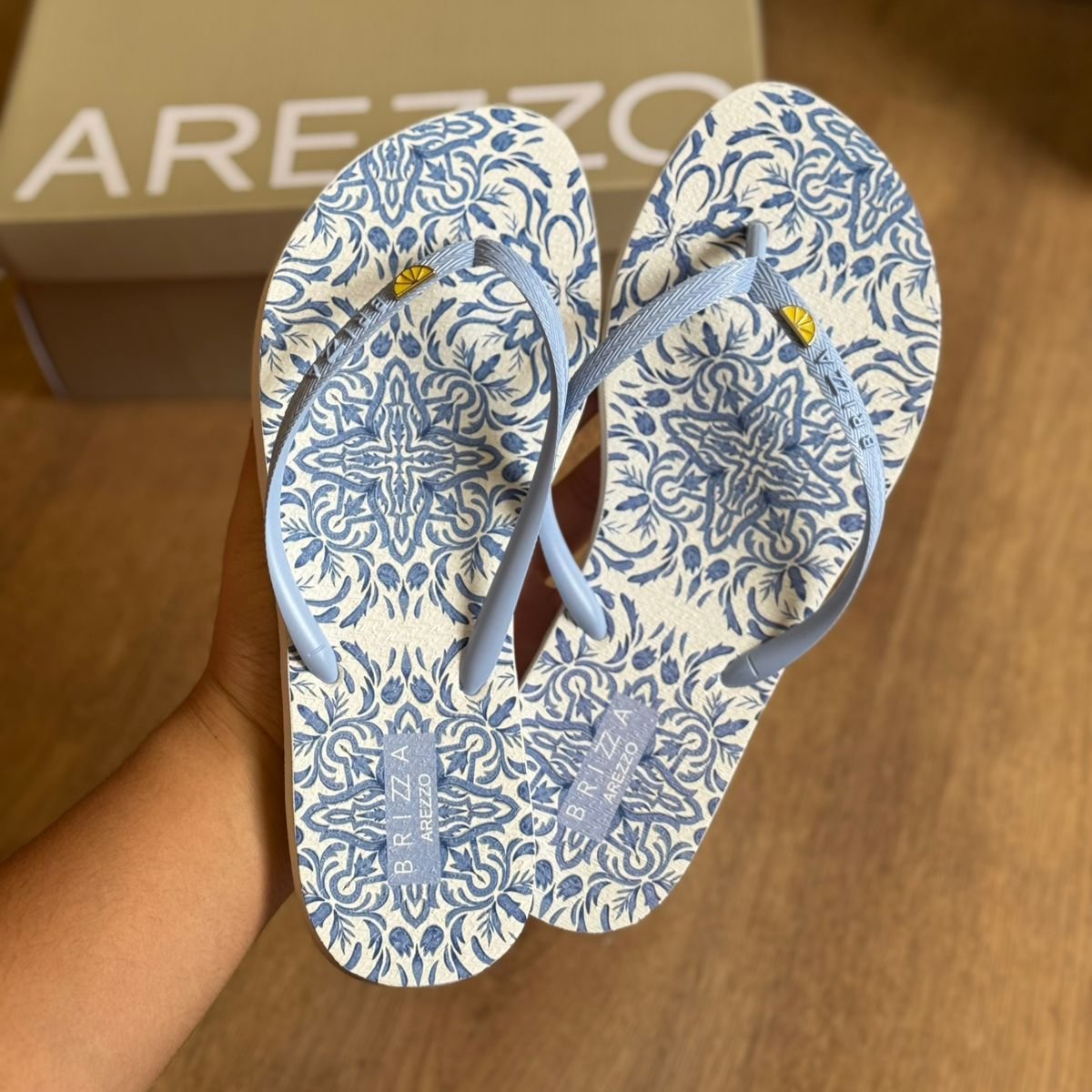 Chinelo de Dedo Arezzo Estampado