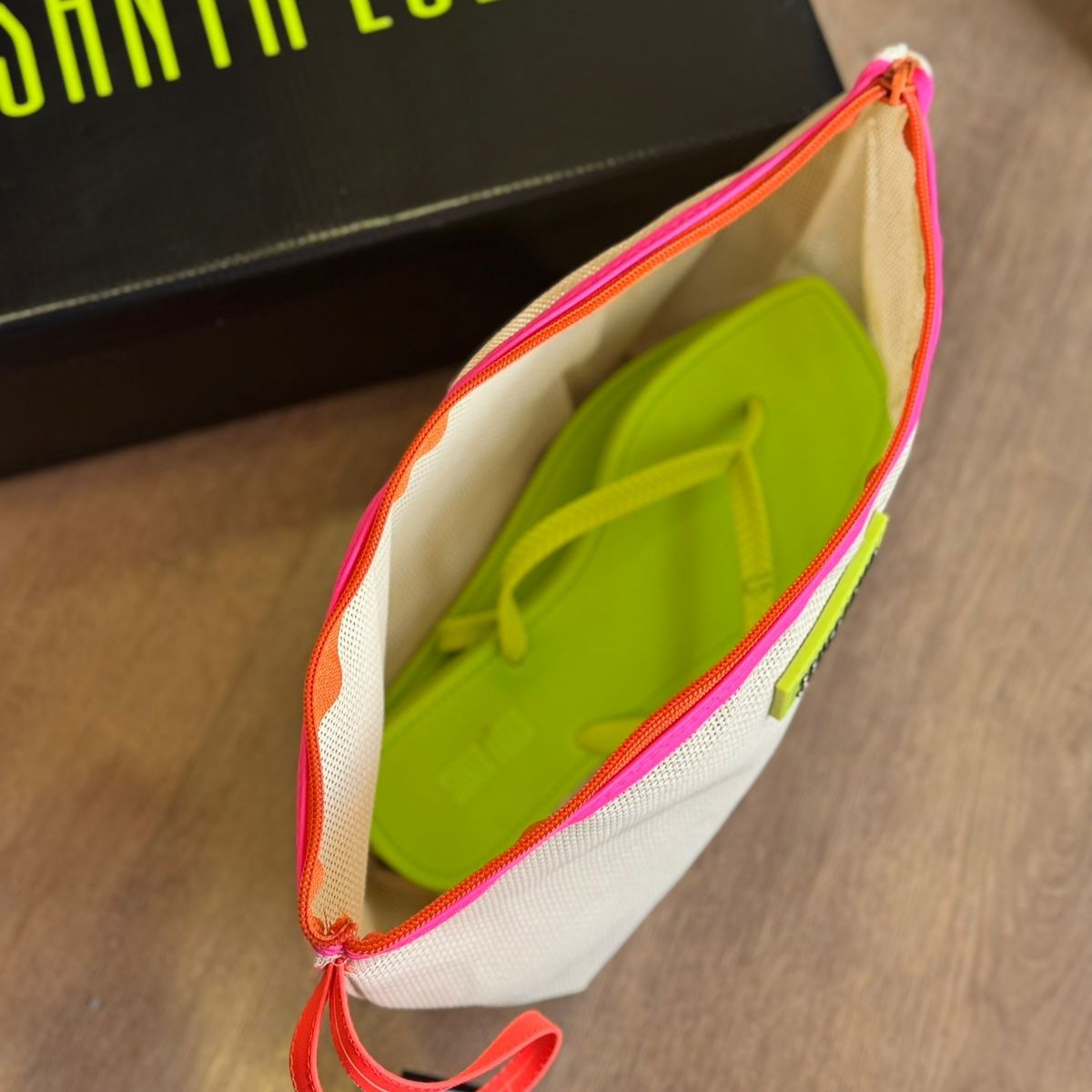 Chinelo Santa Lolla Venice + Necessaire