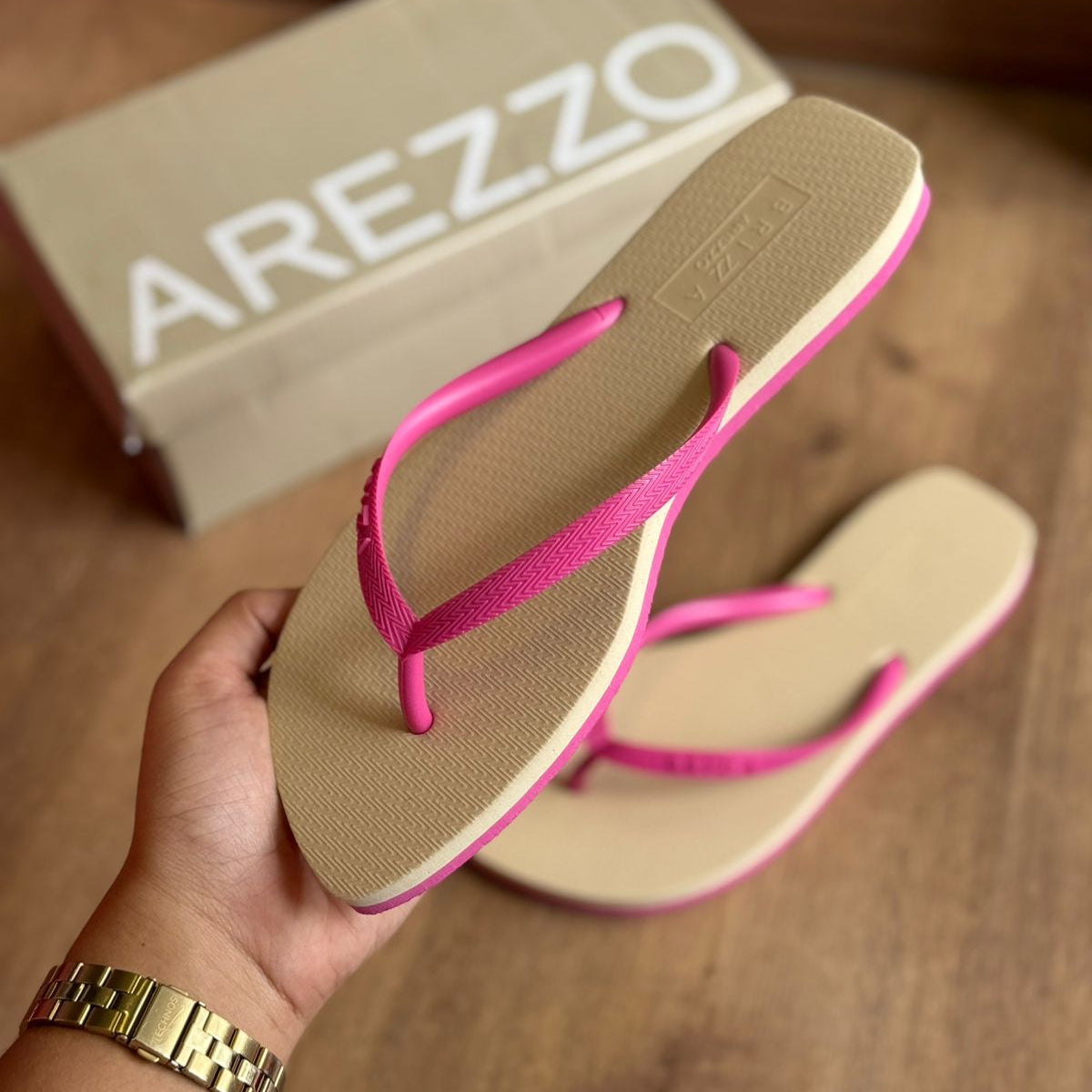 Chinelo de Dedo Arezzo Multicolorido Flash Bicolor Basics
