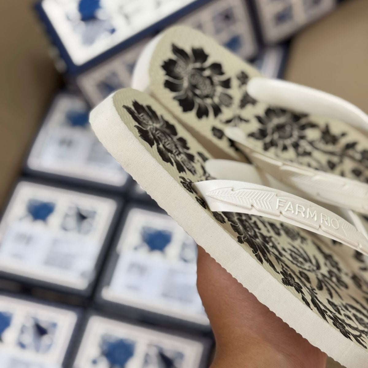 Chinelo de Dedo Flip Flop Farm Rio Janguada